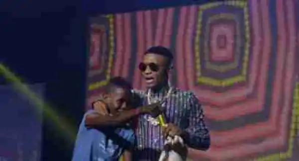 Wizkid Signs New Artiste; Strikes Pictures With Him 